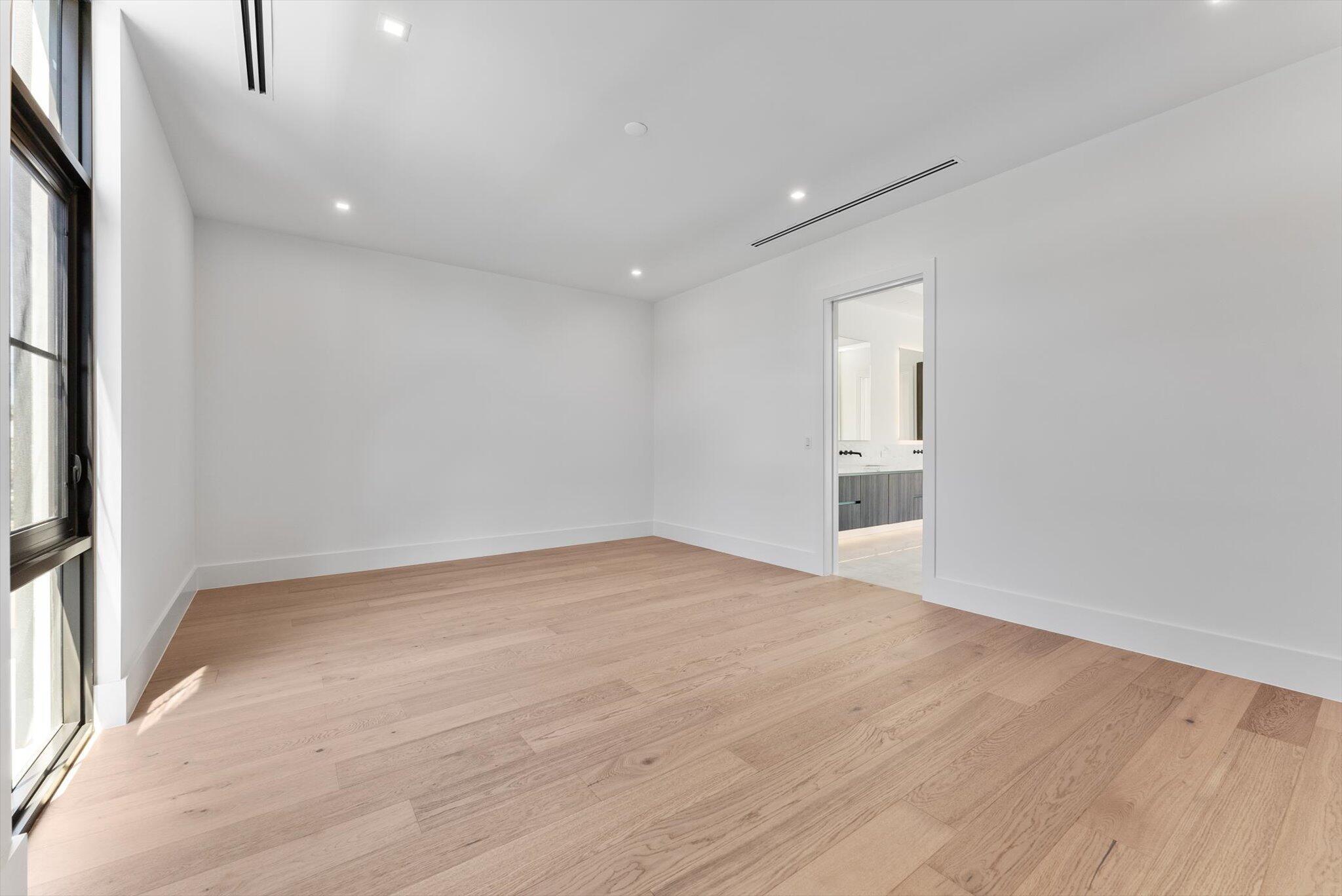 880 NE 3rd Ave Boca Raton, FL 33432