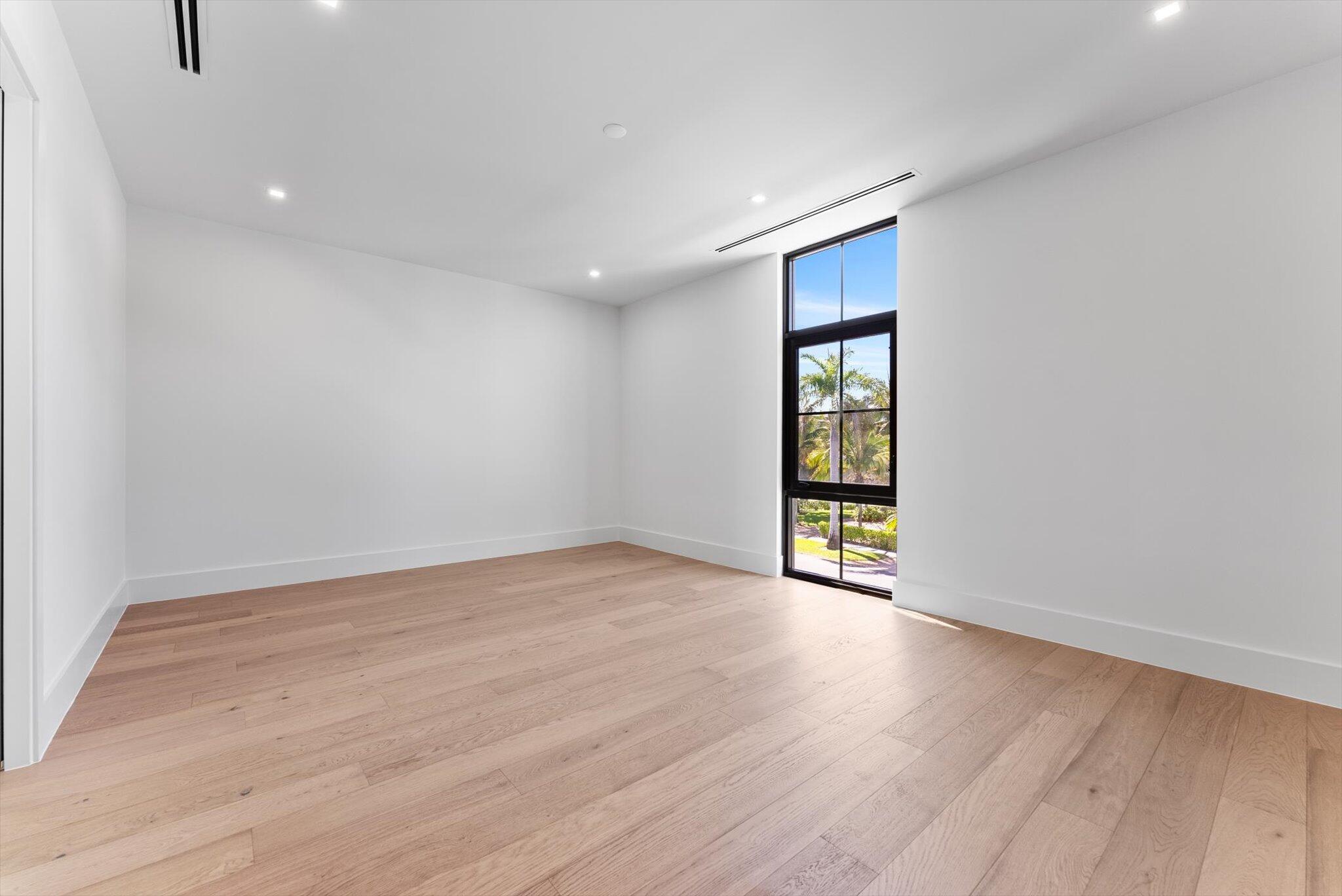 880 NE 3rd Ave Boca Raton, FL 33432