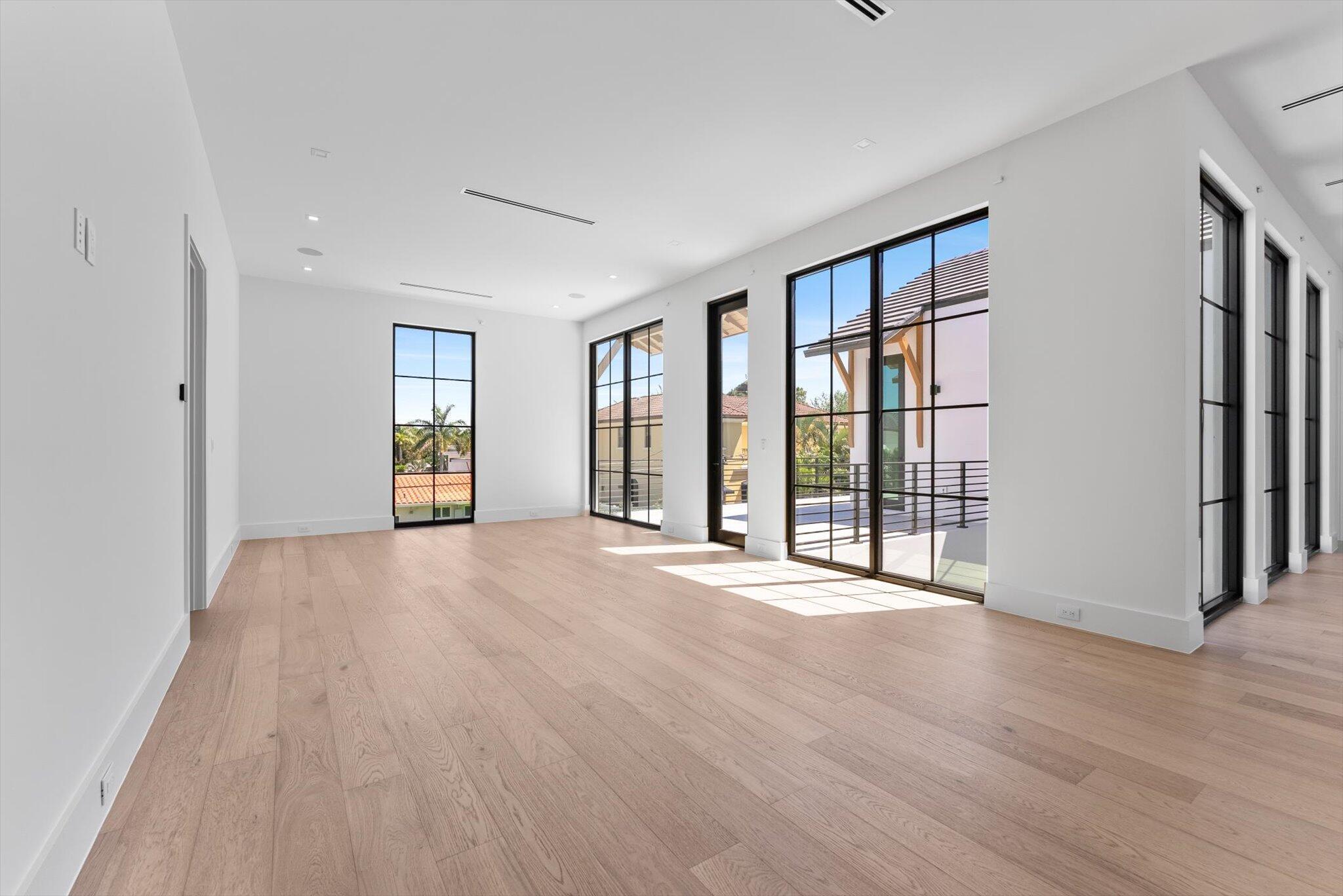 880 NE 3rd Ave Boca Raton, FL 33432