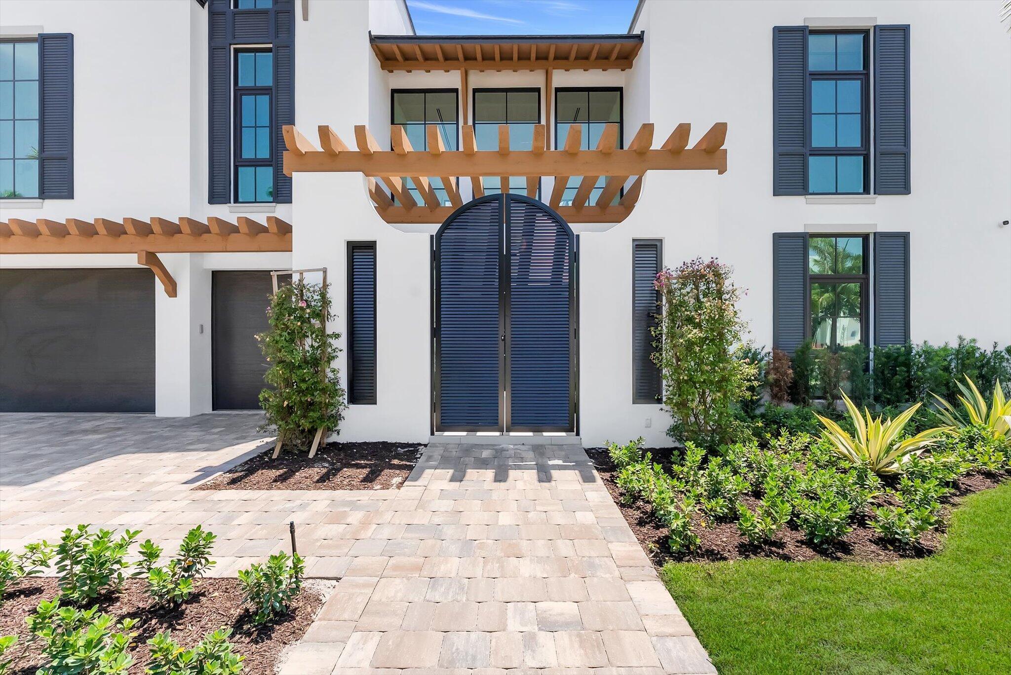 880 NE 3rd Ave Boca Raton, FL 33432