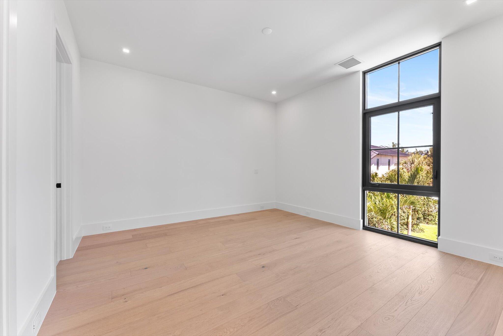 880 NE 3rd Ave Boca Raton, FL 33432