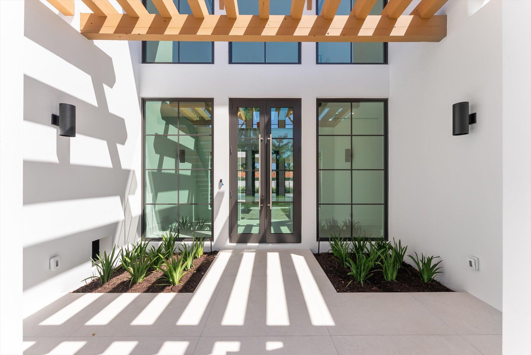 880 NE 3rd Ave Boca Raton, FL 33432