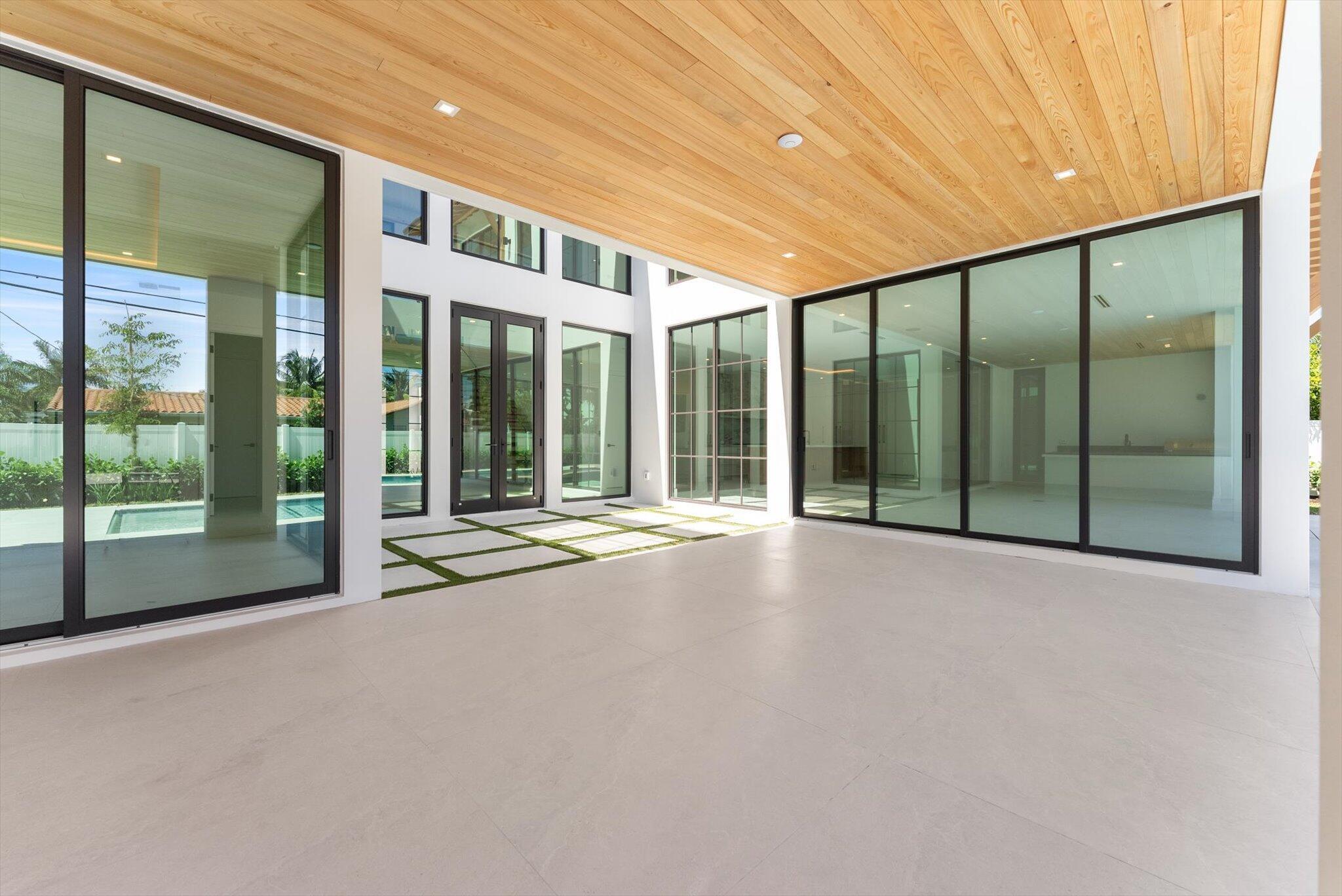 880 NE 3rd Ave Boca Raton, FL 33432