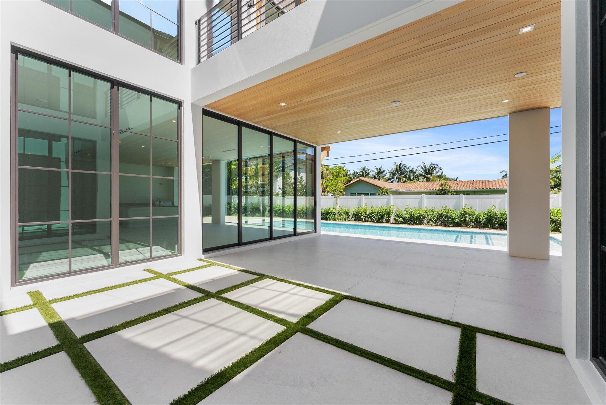 880 NE 3rd Ave Boca Raton, FL 33432