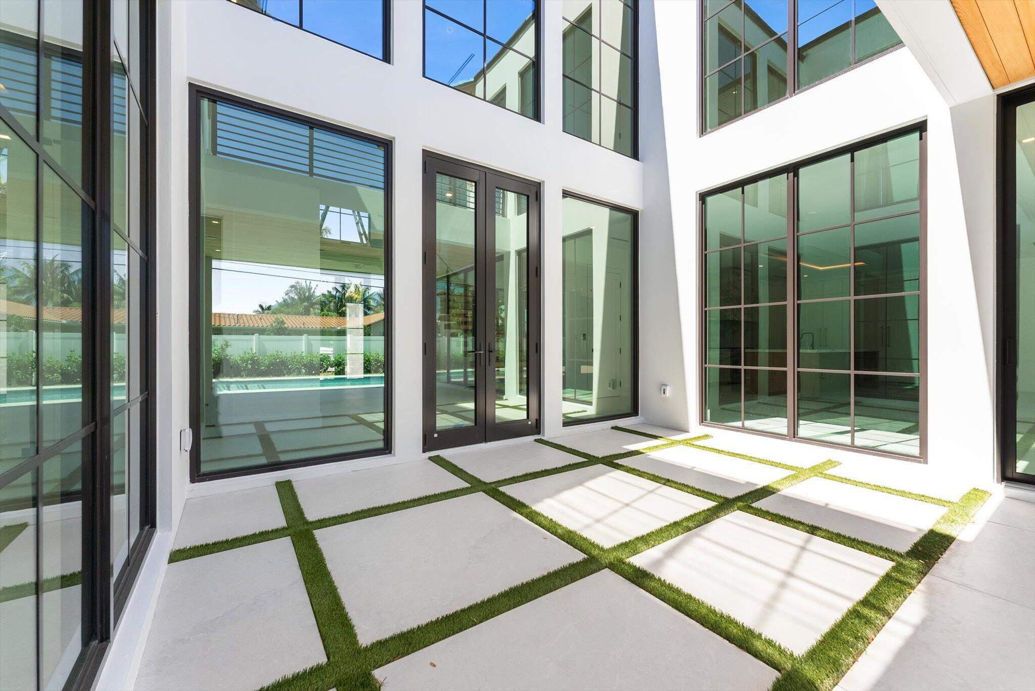 880 NE 3rd Ave Boca Raton, FL 33432