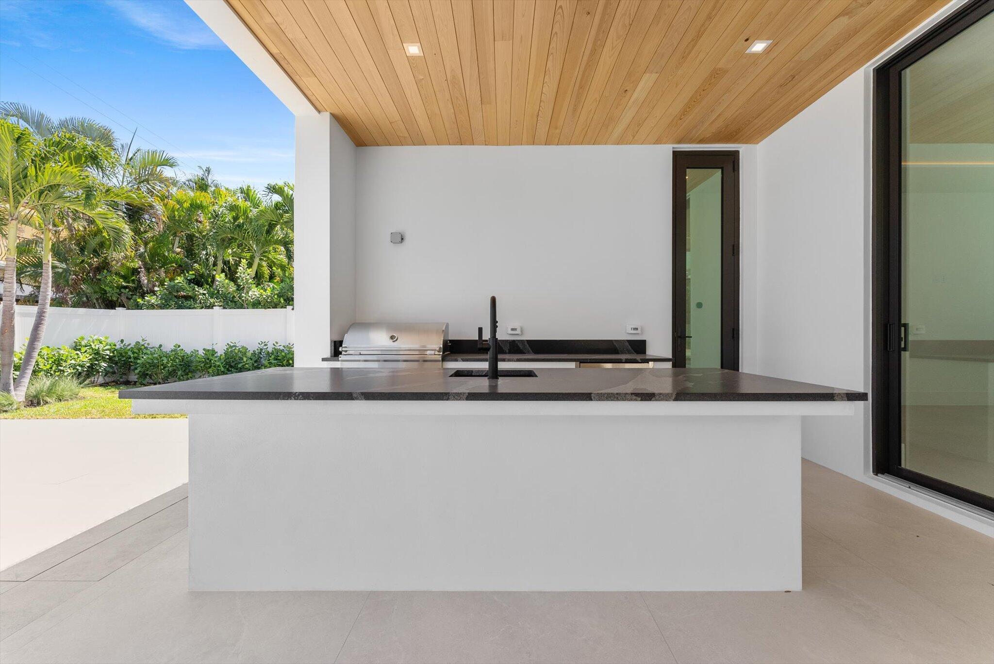 880 NE 3rd Ave Boca Raton, FL 33432