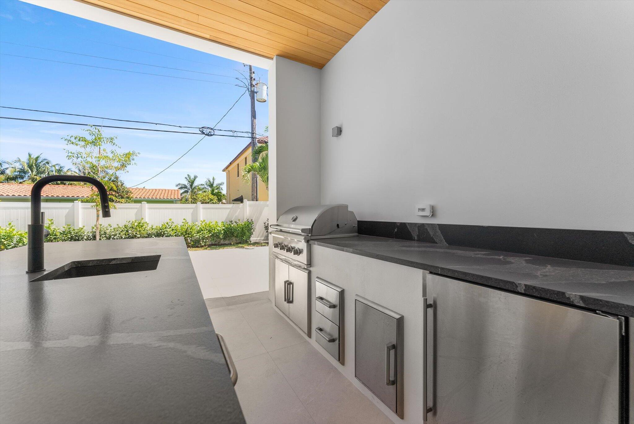 880 NE 3rd Ave Boca Raton, FL 33432