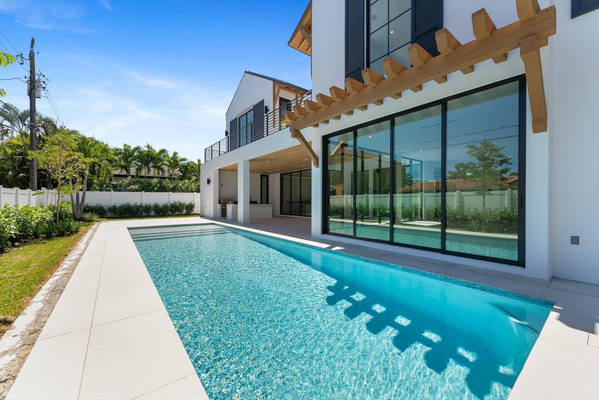 880 NE 3rd Ave Boca Raton, FL 33432