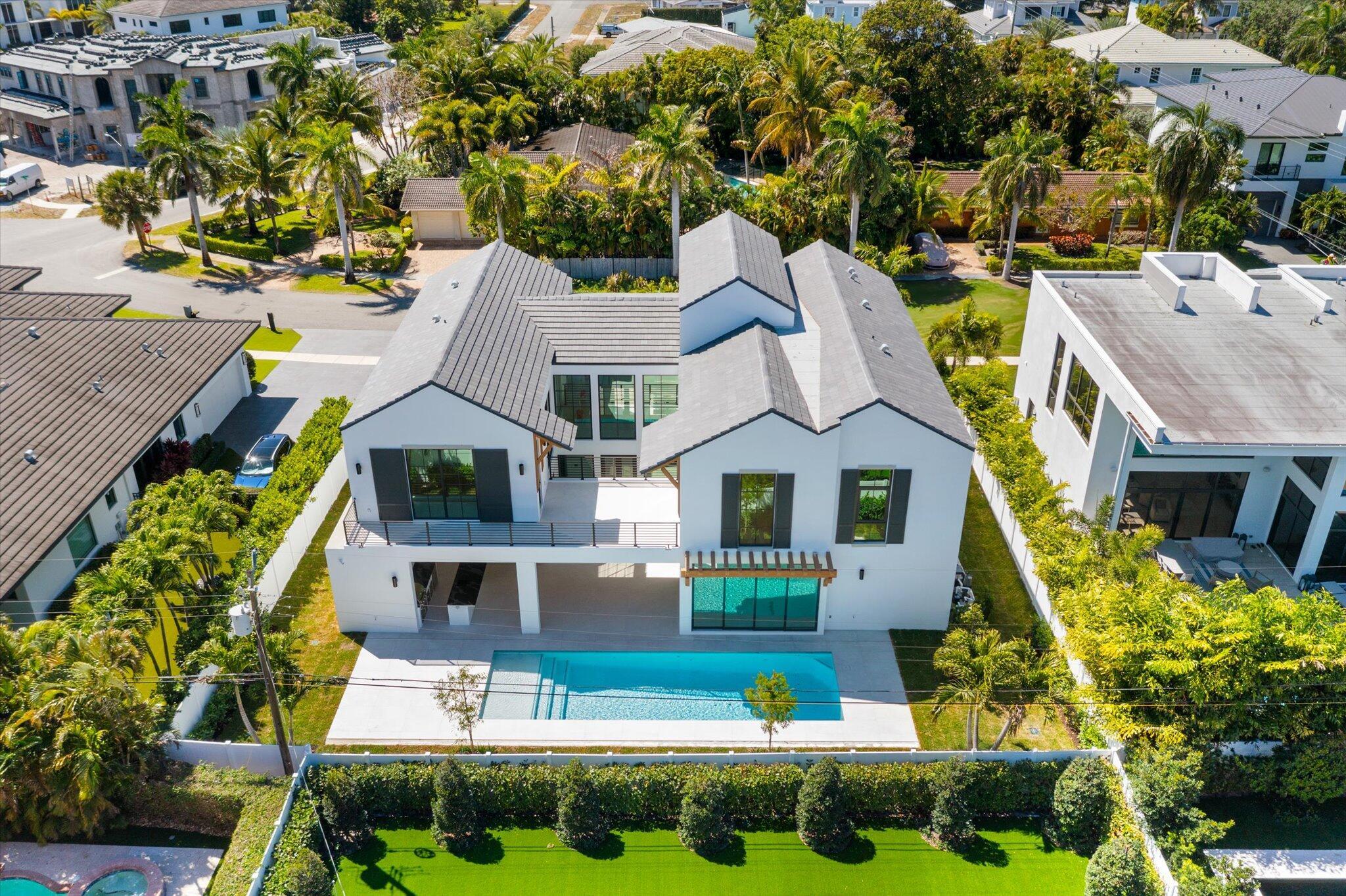 880 NE 3rd Ave Boca Raton, FL 33432