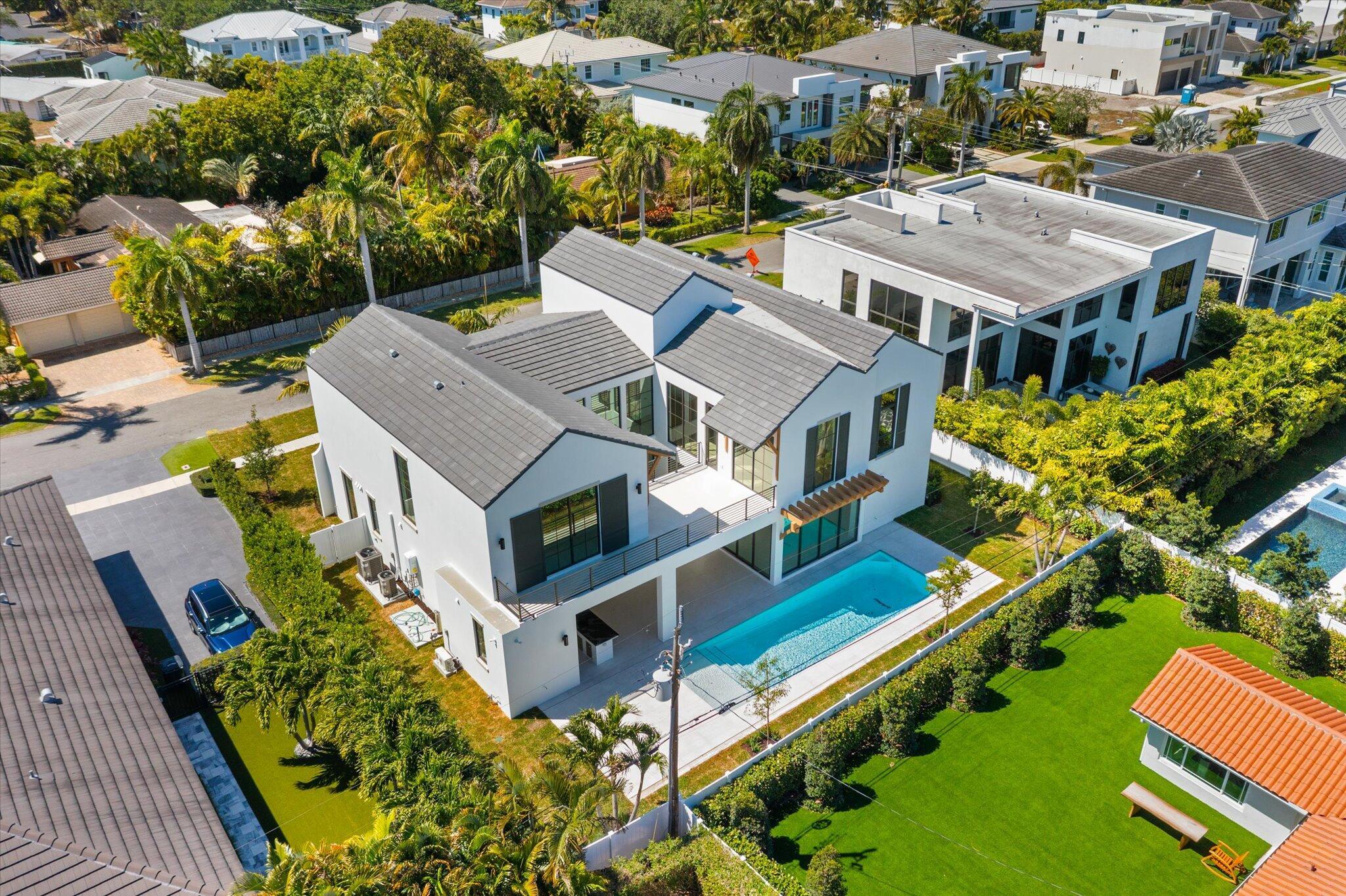 880 NE 3rd Ave Boca Raton, FL 33432