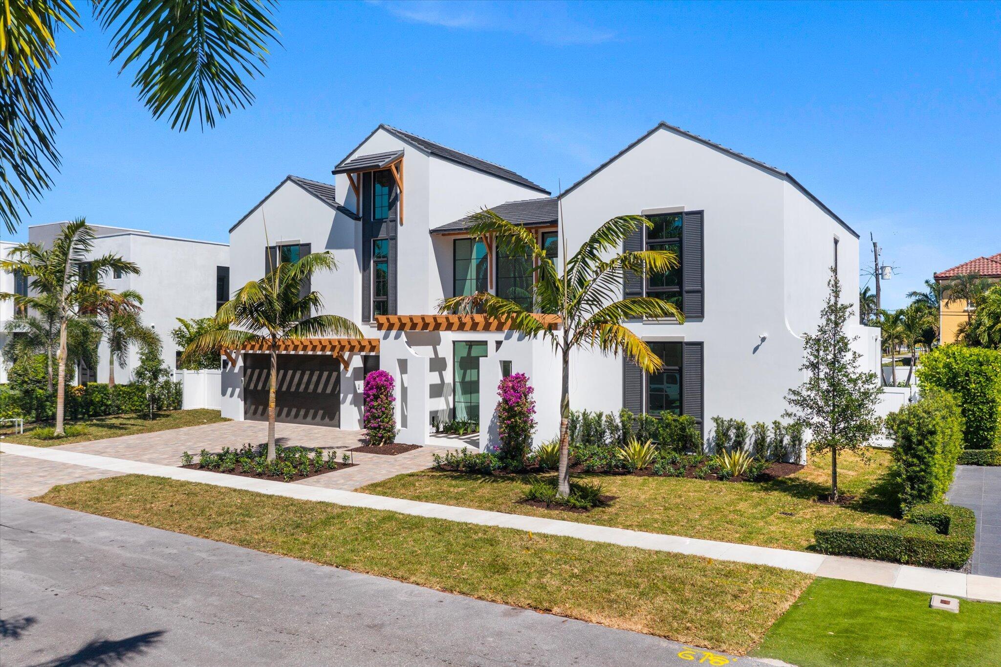 880 NE 3rd Ave Boca Raton, FL 33432