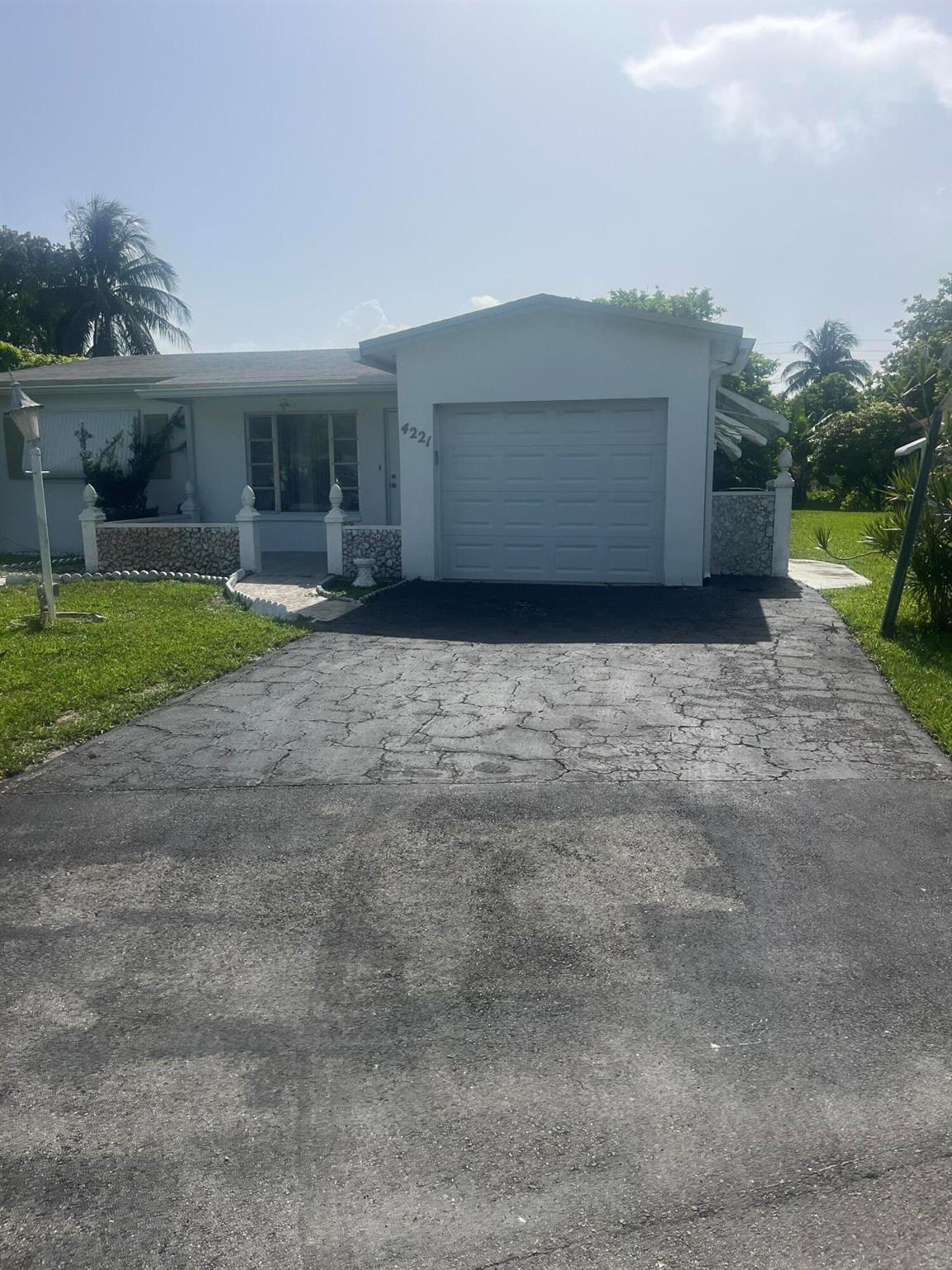4221 NW 51st Ave,Lauderdale Lakes, FL 33319