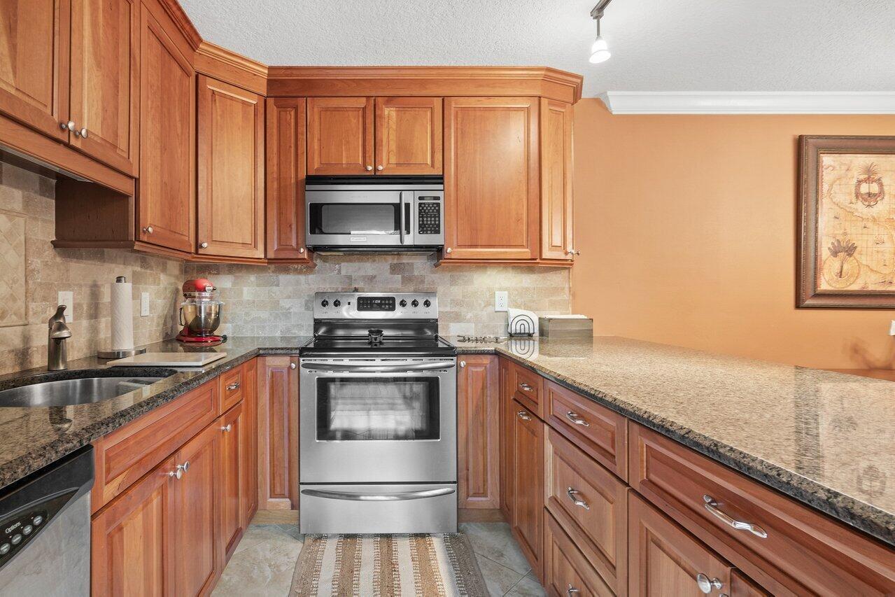 825 Center St #13b Jupiter, FL 33458