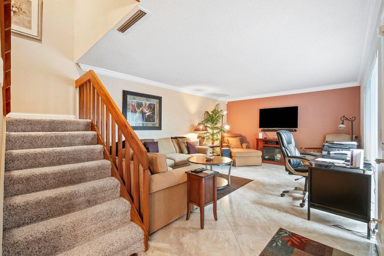 825 Center St #13b Jupiter, FL 33458