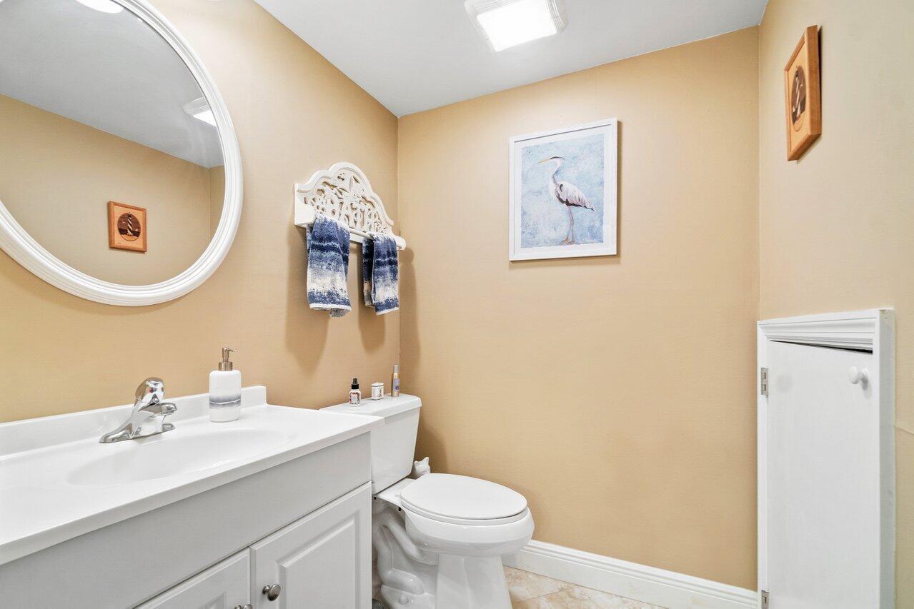 825 Center St #13b Jupiter, FL 33458