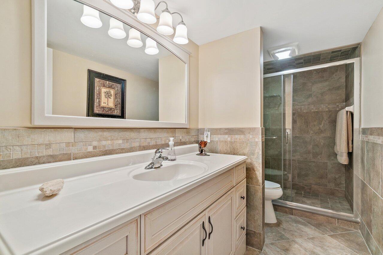 825 Center St #13b Jupiter, FL 33458