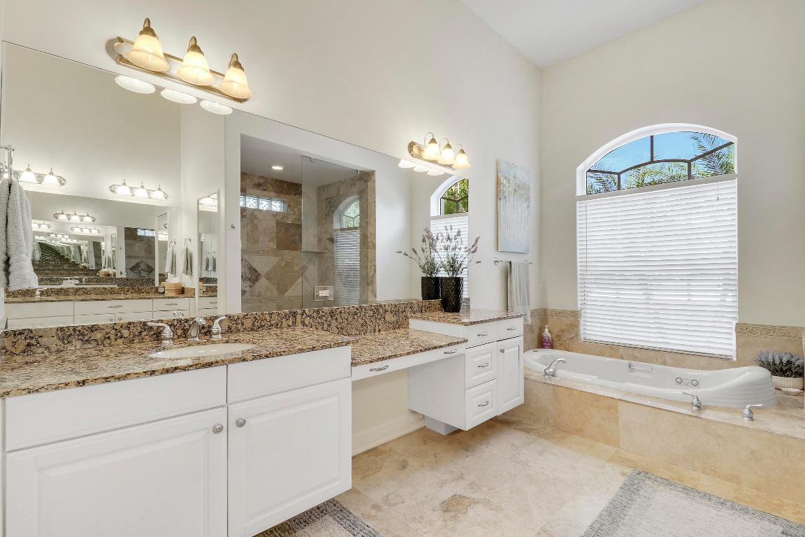 19560 Gulfstream Dr Jupiter, FL 33469