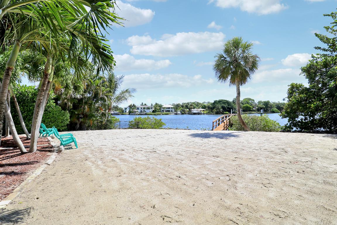 19560 Gulfstream Dr Jupiter, FL 33469