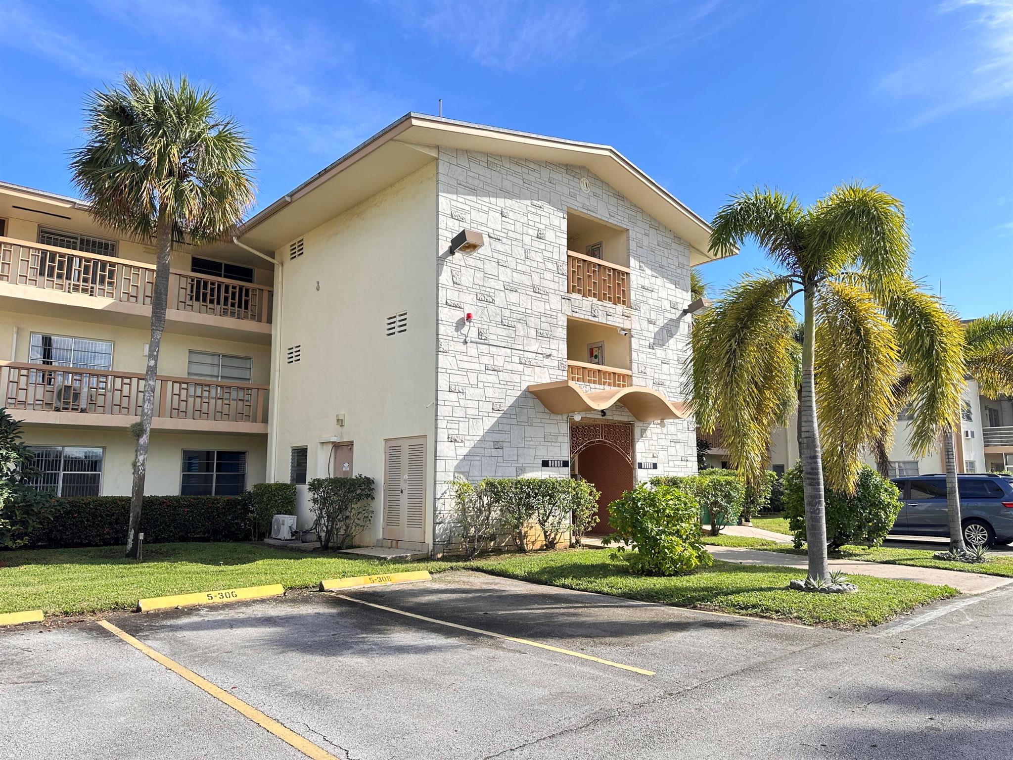 17001 NE 13th Ave #205