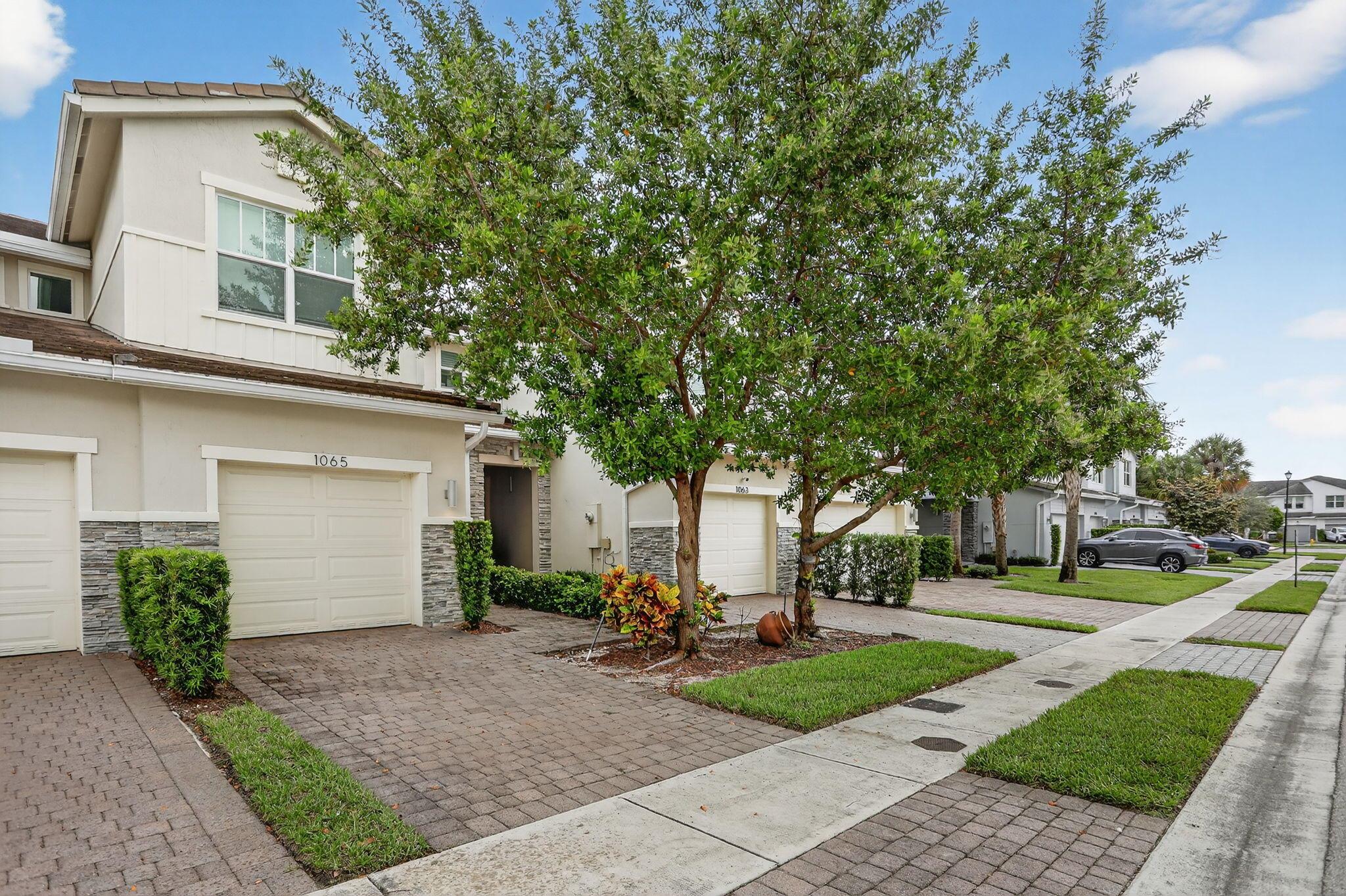 1065 Rio Ct