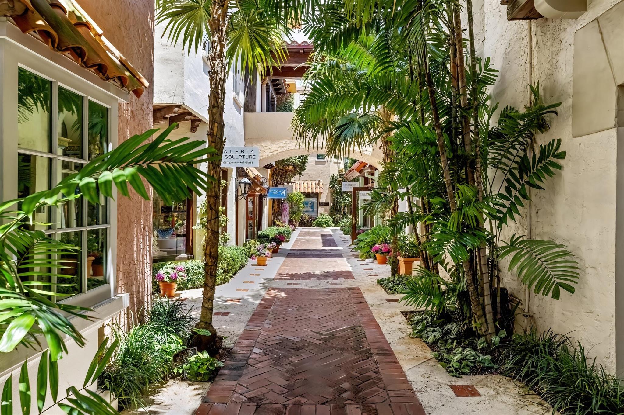 9 Via Parigi Palm Beach, FL 33480