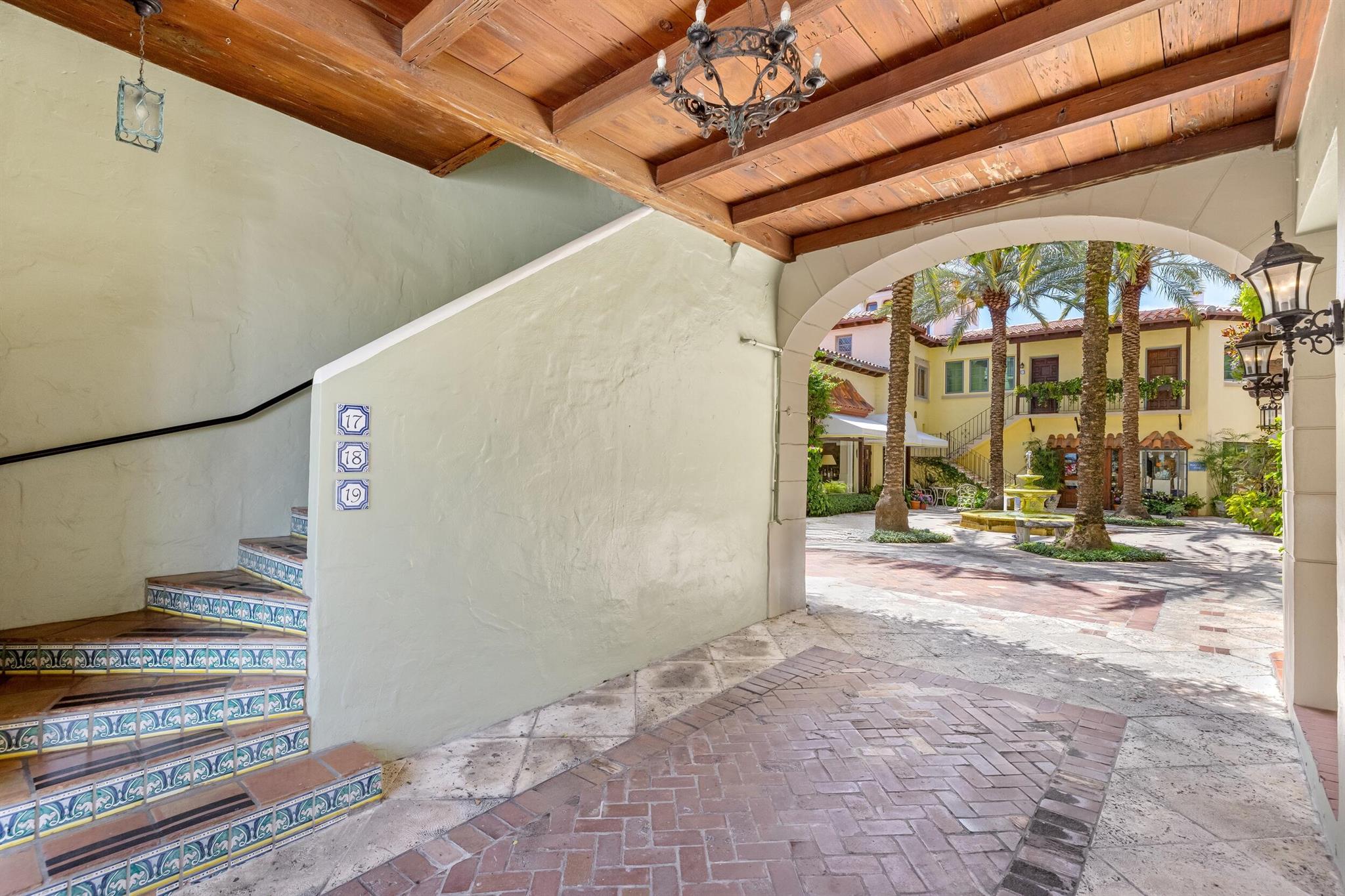 9 Via Parigi Palm Beach, FL 33480