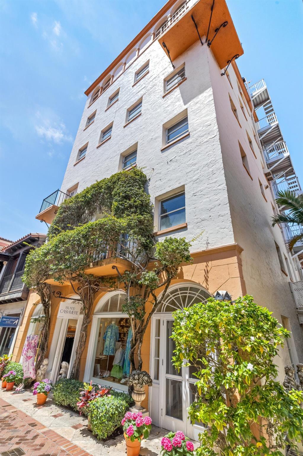 9 Via Parigi Palm Beach, FL 33480