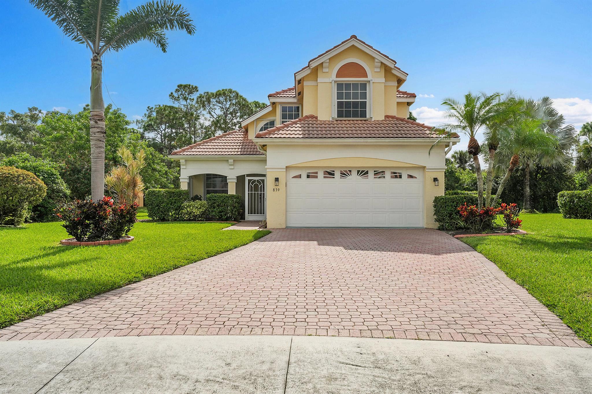 839 SW Saint Andrews Cv