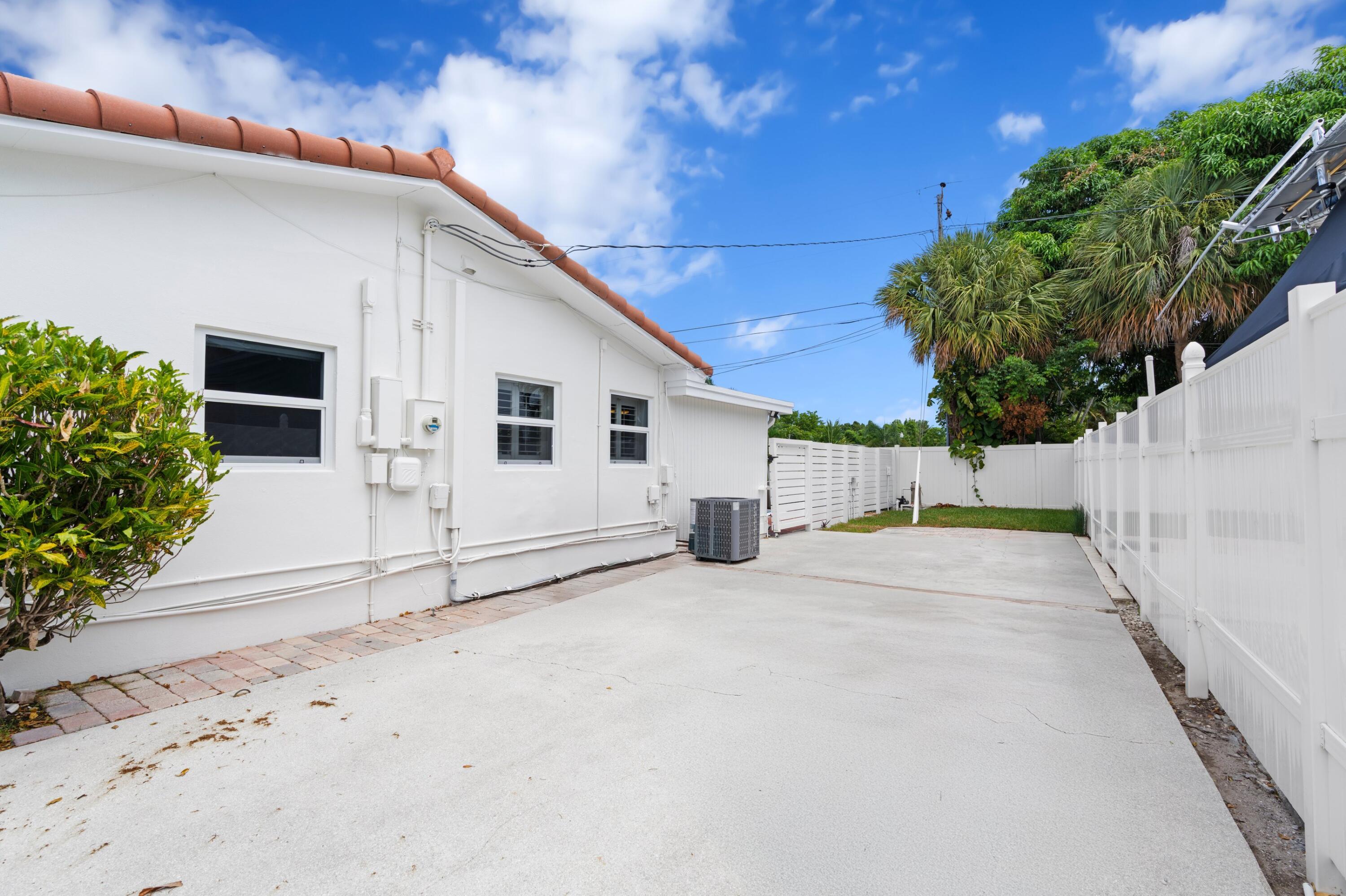 541 Kingfish Rd North Palm Beach, FL 33408