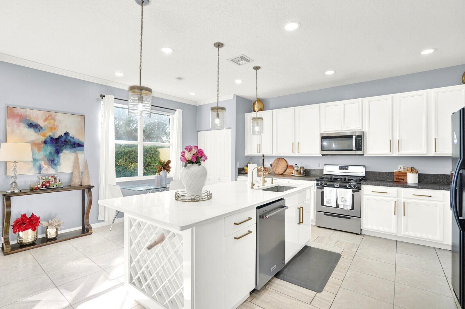 130 Canterbury Pl Royal Palm Beach, FL 33414