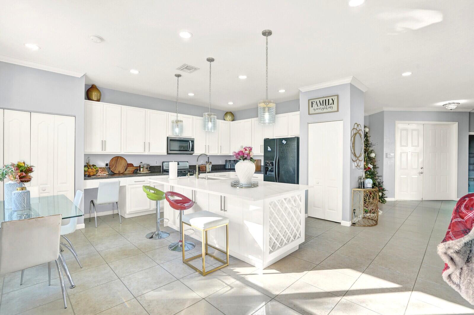 130 Canterbury Pl Royal Palm Beach, FL 33414