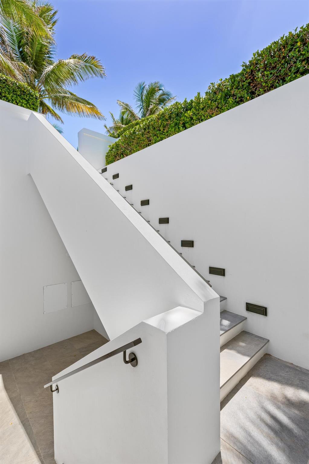 1660 S Ocean Blvd Manalapan, FL 33462