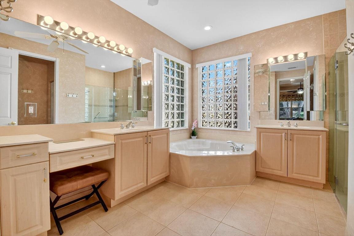 7803 Sundial Hbr Pt Lake Worth, FL 33467