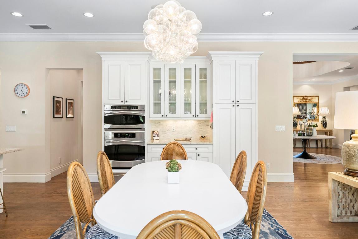 124 Forest Hl West Palm Beach, FL 33405