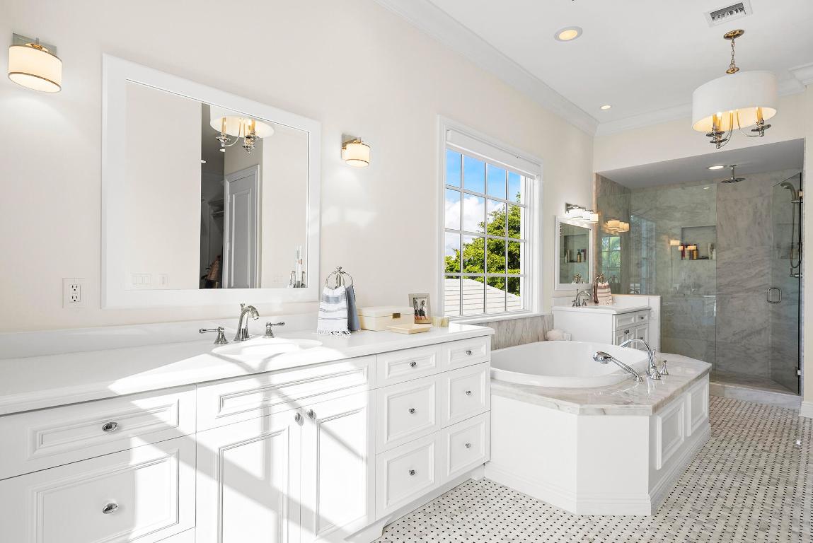 124 Forest Hl West Palm Beach, FL 33405