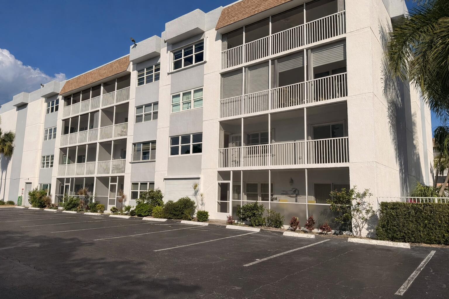 1502 S Lakeside Dr #204