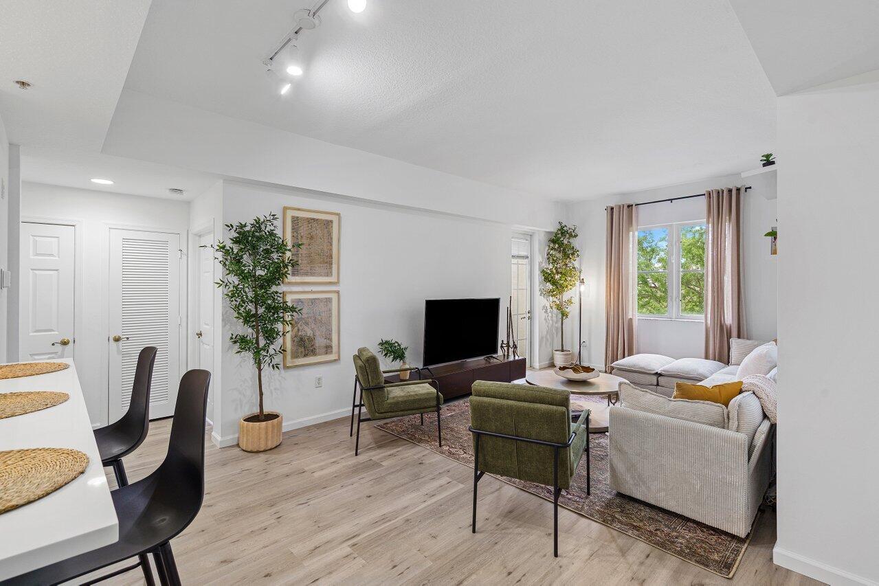 1209 Main #302 Jupiter, FL 33458