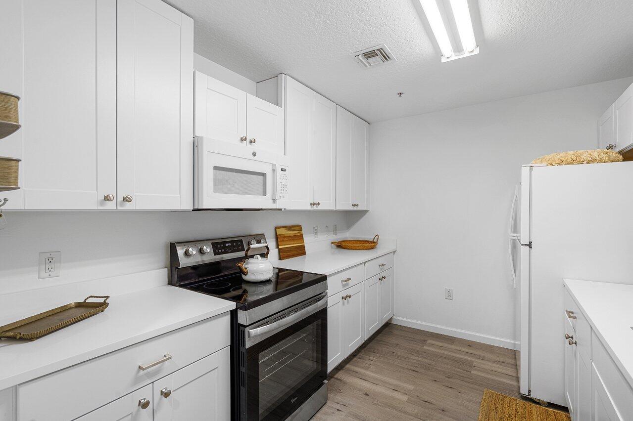 1209 Main #302 Jupiter, FL 33458