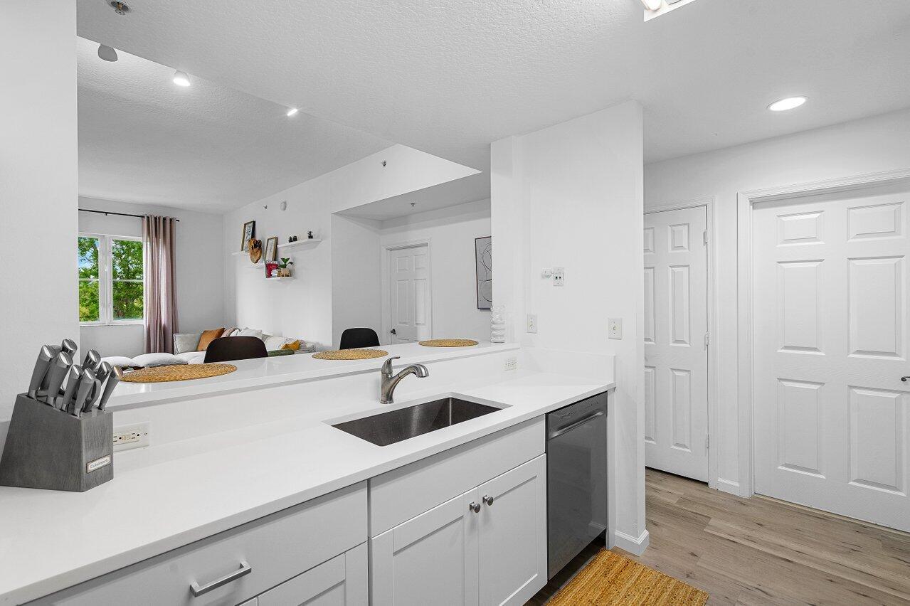 1209 Main #302 Jupiter, FL 33458