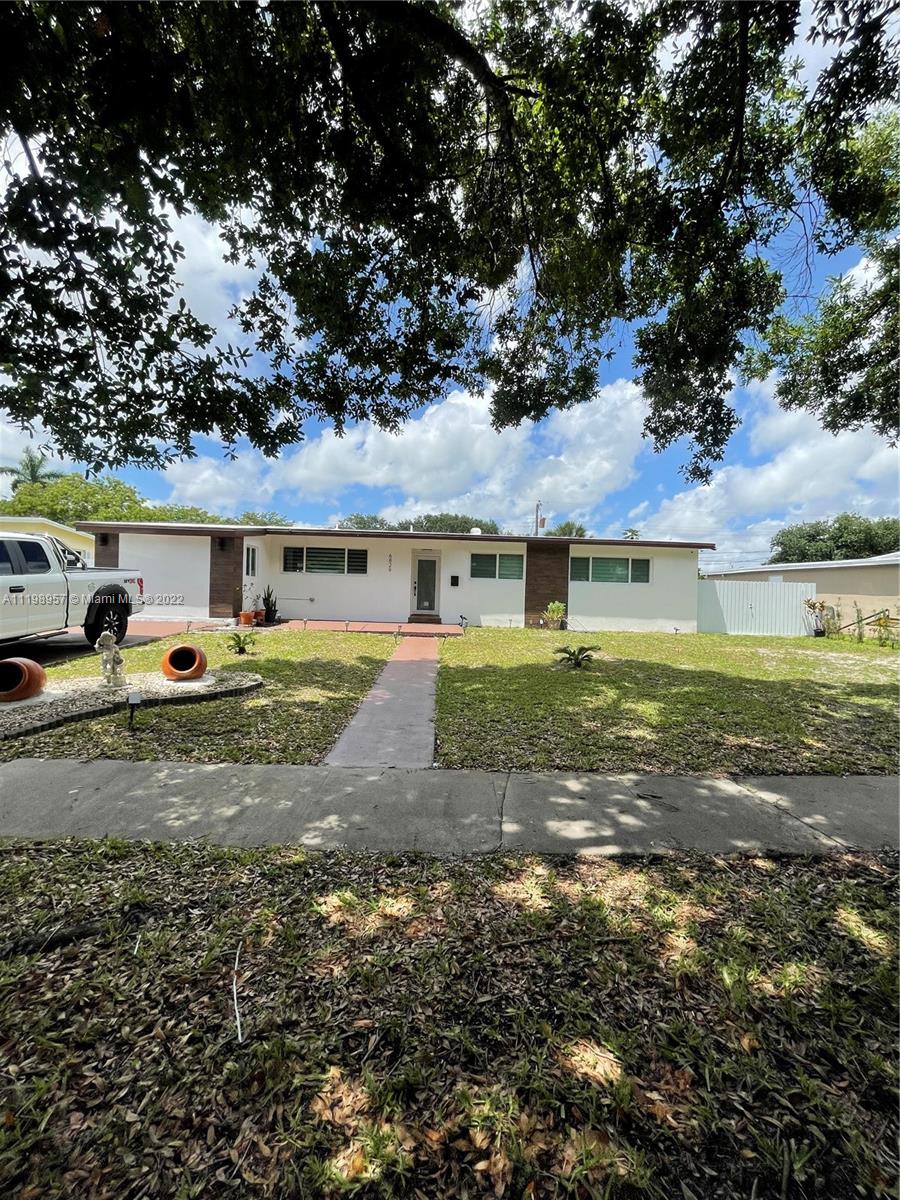 6829 NW 14th Ct