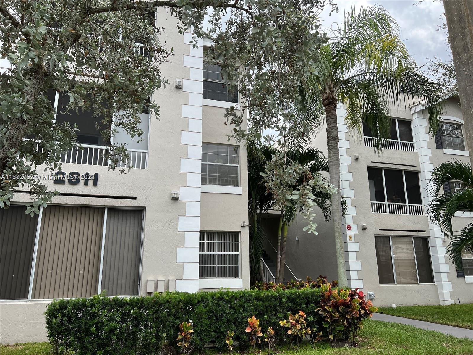 2811 N Oakland Frst Dr #309