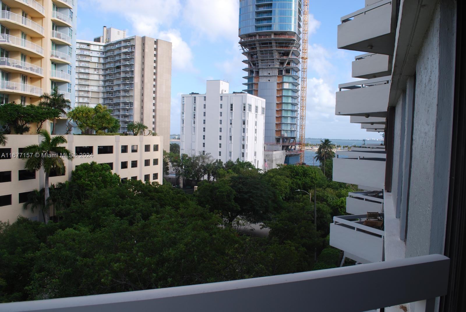 2501 Brickell Ave #602