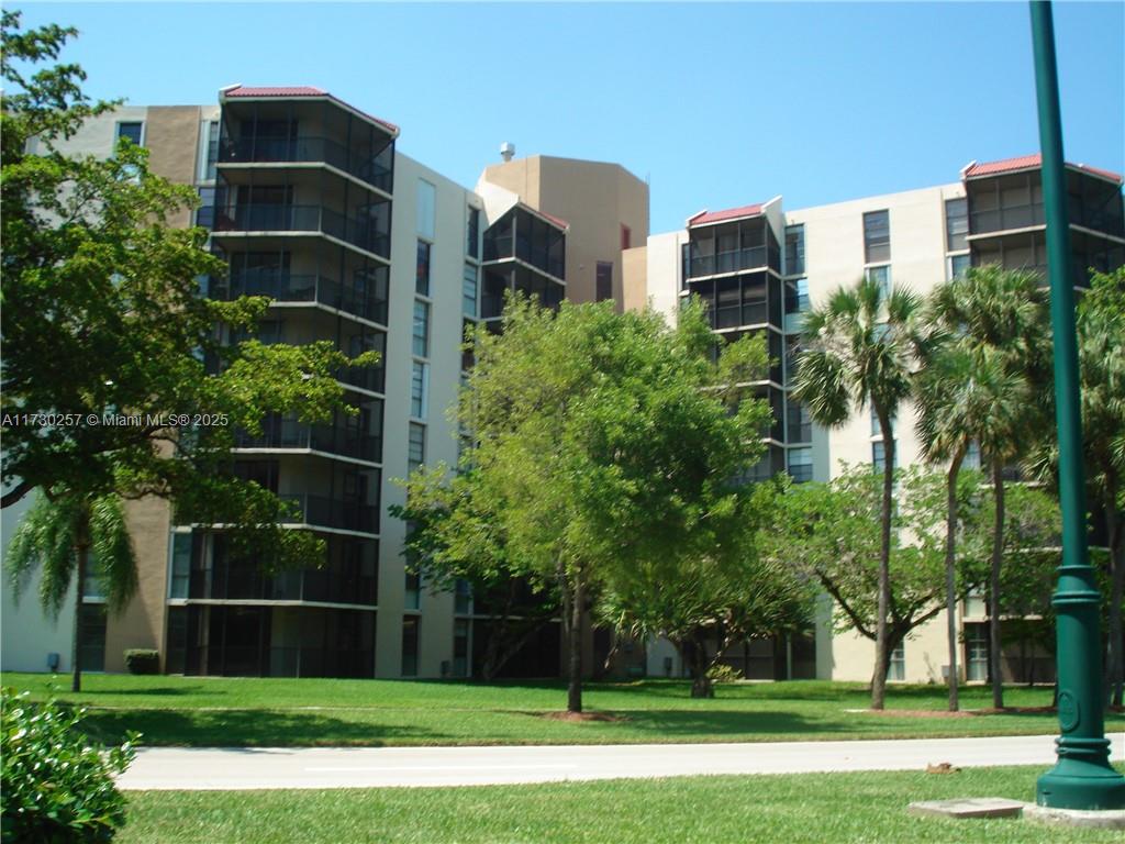 3101 N Country Clb Dr #306