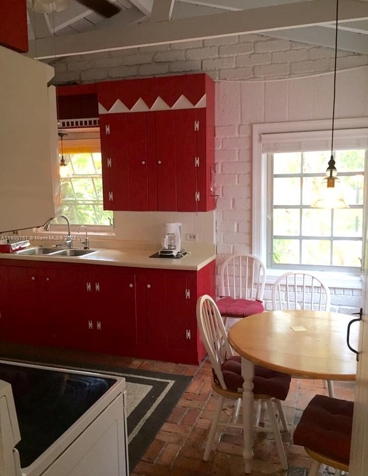 5858 SW 80th St South Miami, FL 33143