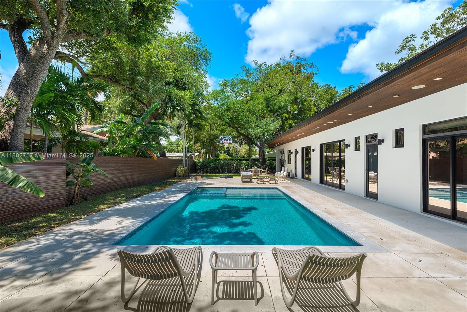 2060 NE 198th Miami, FL 33179 2060 NE 198th Miami, FL 33179
