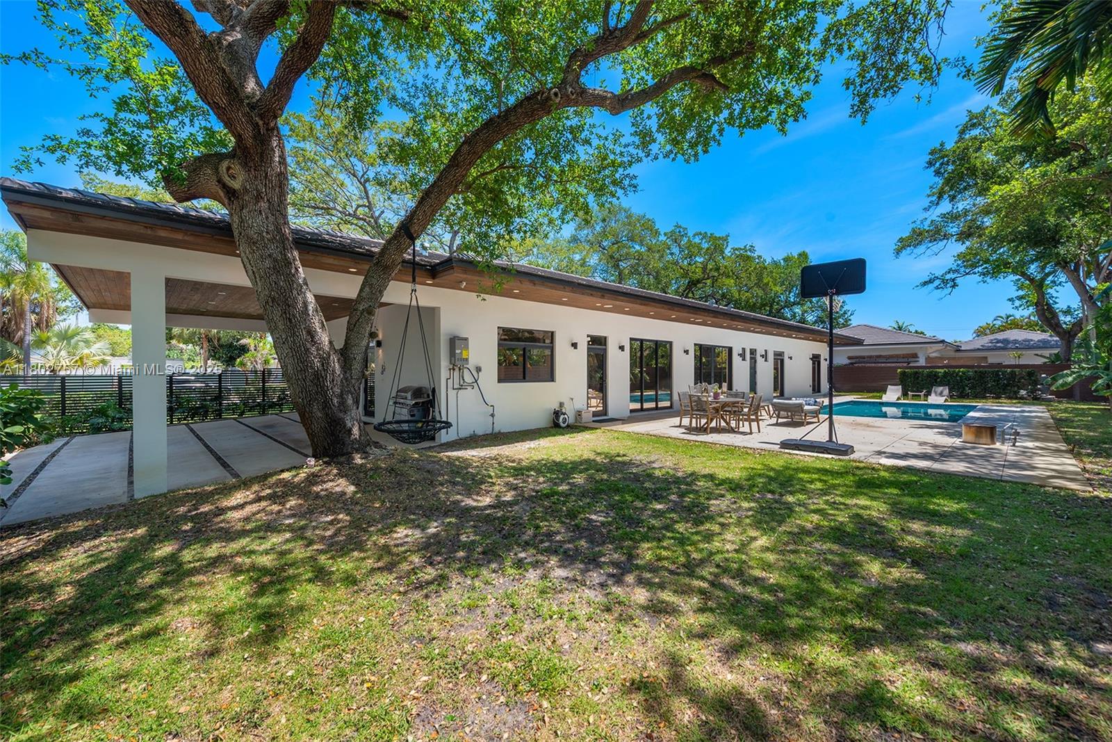 2060 NE 198th Miami, FL 33179 2060 NE 198th Miami, FL 33179