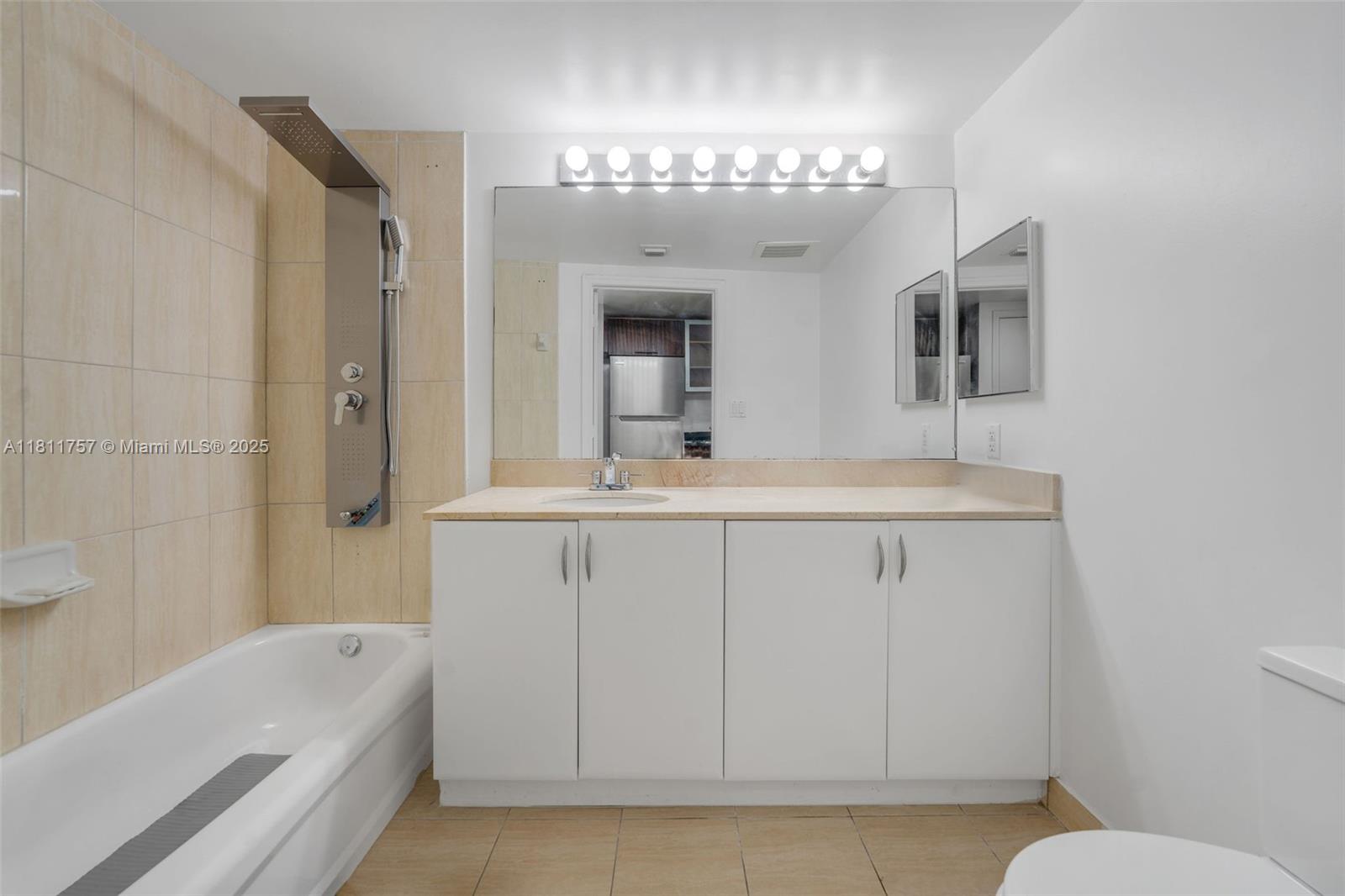 image Opera Tower Condo11