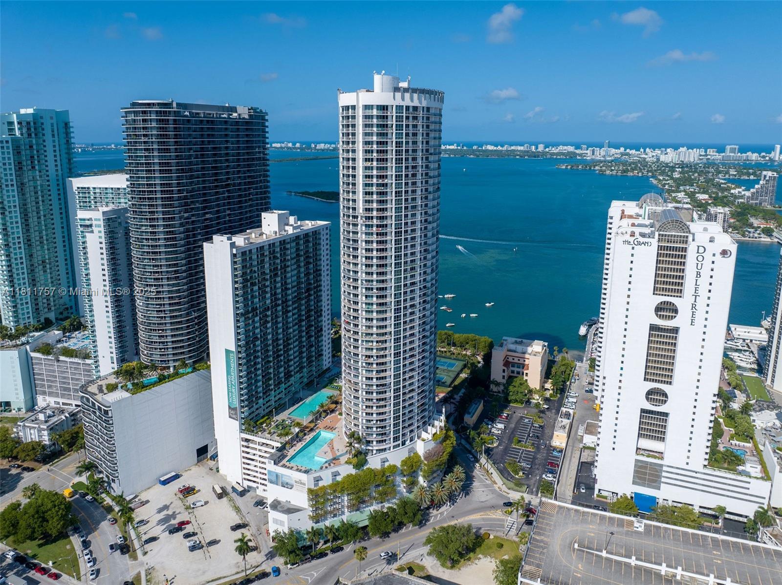 image Opera Tower Condo1