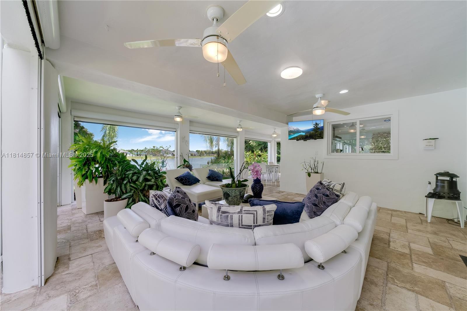6681 SW 155th Ave Miami, FL 33193