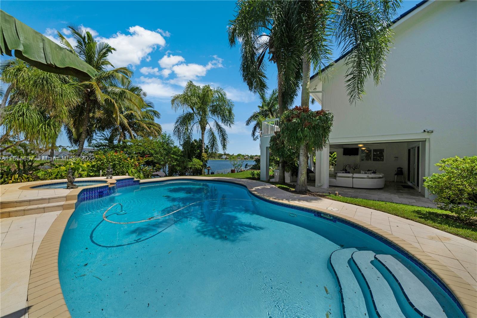 6681 SW 155th Ave Miami, FL 33193